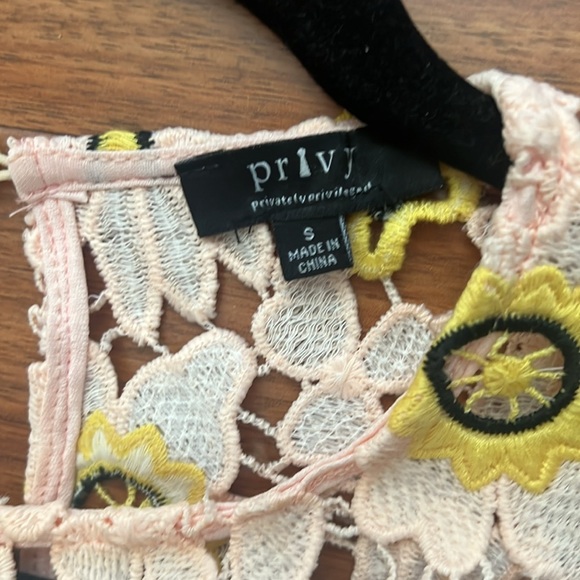 Floral Crochet Knit blouse with ruffle detail - Picture 11 of 13